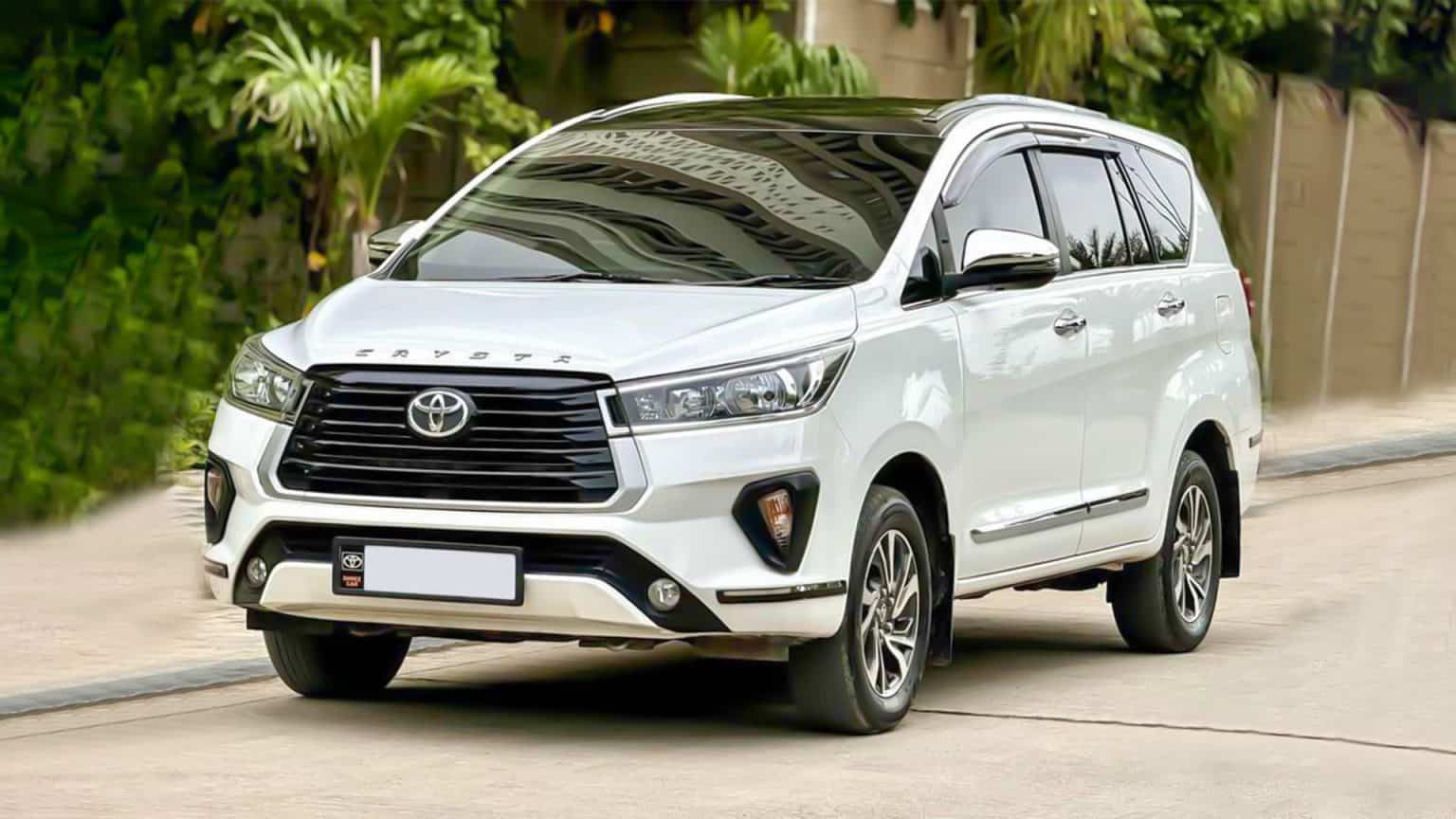 Innova crysta white